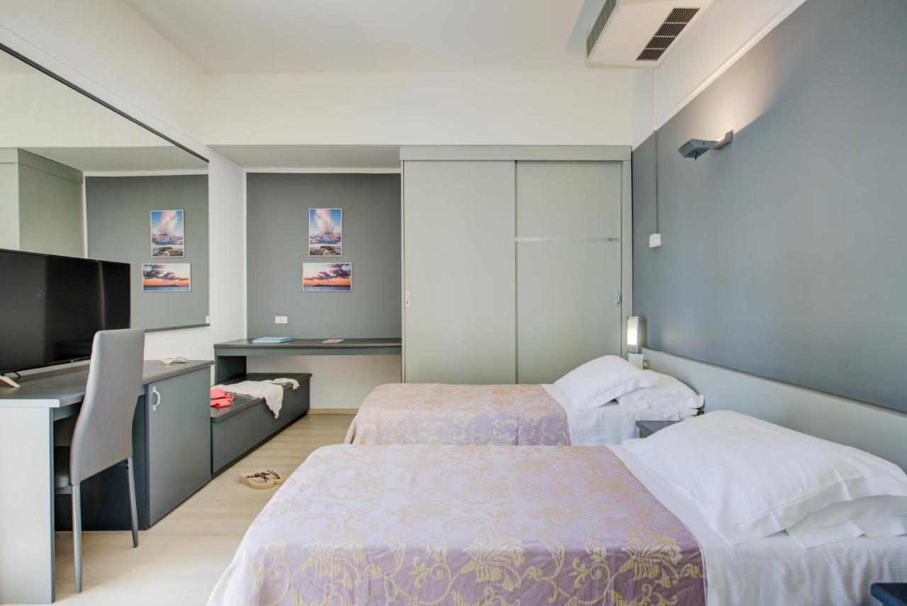 Hotel Ivano Rimini Exterior photo