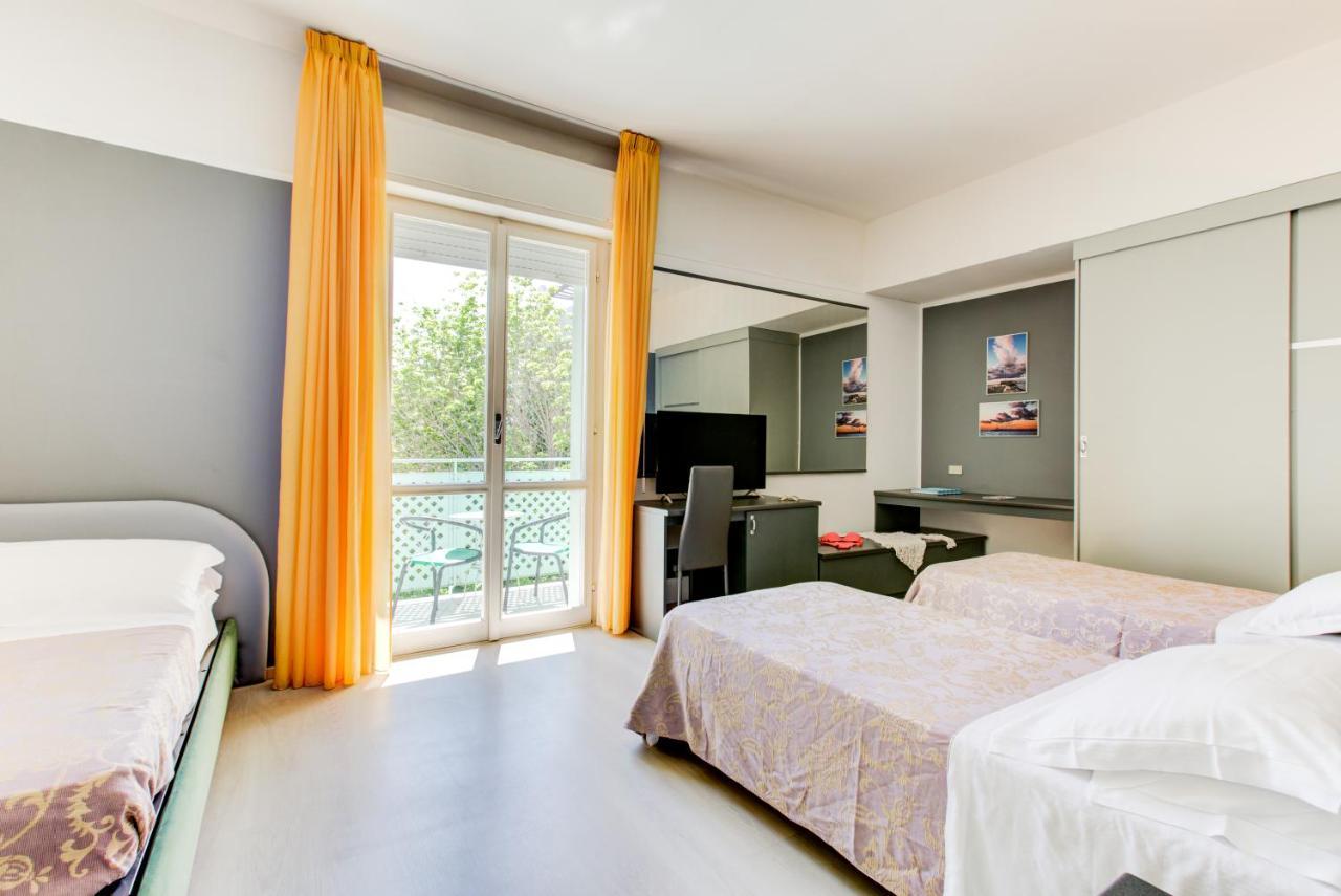 Hotel Ivano Rimini Exterior photo